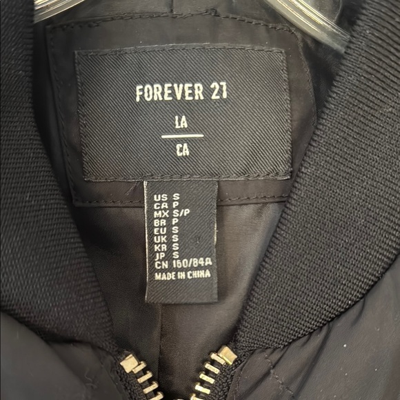 Women’s Forever 21 Black Quilted Bomber Jacket - Picture 3 of 3